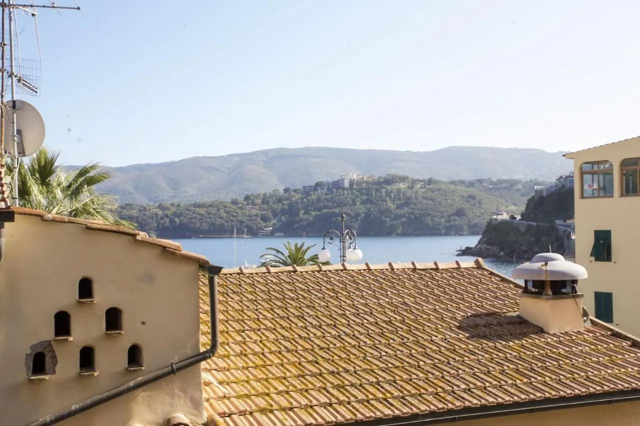 Nel Cuore Di Porto Azzurro - Goelba