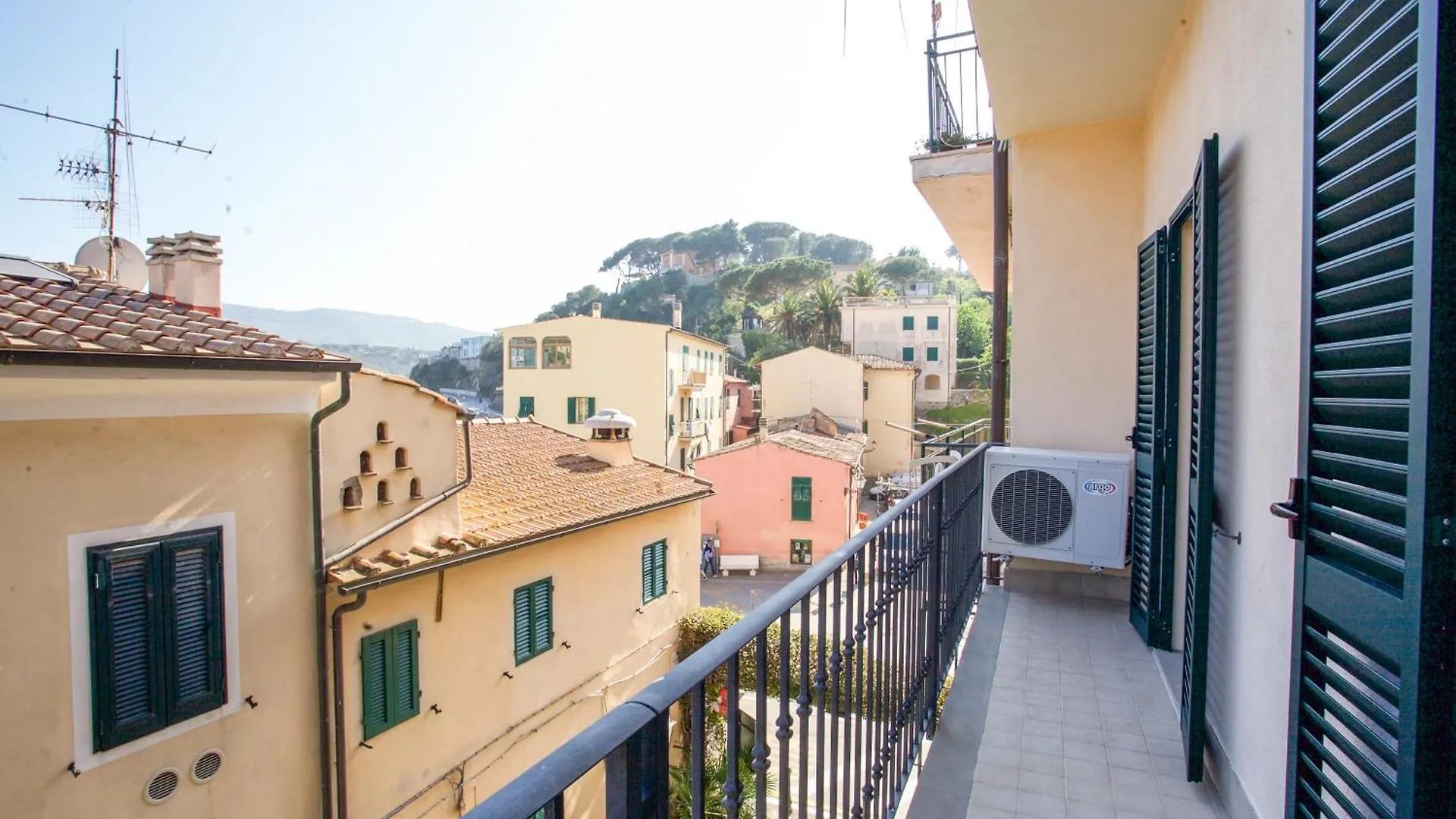 Nel Cuore Di Porto Azzurro - Goelba 0*,  Италия